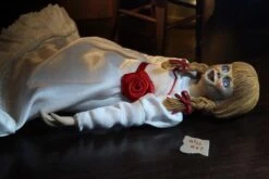 NECA The Conjuring Universe - Annabelle Clothed Actionfigur -Angebote Figuren Store 1489313 1