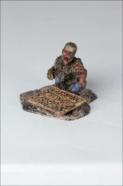 The Walking Dead TV Serie 7 - Figur Mud Walker Zombie -Angebote Figuren Store 15a92658a4f9f4e74bd7265b195ce423524b7e1f77514f418995a6fc6a18cd2b