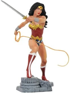 Diamond Select DC Gallery - Wonder Woman Lasso - Comic Statue