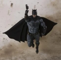 Justice League - Batman - S.H.Figuarts Figur -Angebote Figuren Store 3ea05dfdeb0e3cce25744b54012628392a47a2a5f5fcadb811371a9105036db9