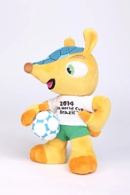 Diverse Fuleco Plüsch Maskottchen 17cm WM 2014 Brasilien Ball Unter Arm 1 Diverse Fuleco Plüsch Maskottchen 17cm WM 2014 Brasilien Ball Unter Arm