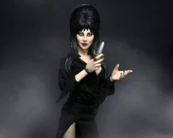 NECA Elvira, Mistress Of The Dark - Clothed Actionfigur -Angebote Figuren Store elvira5 scaled 1
