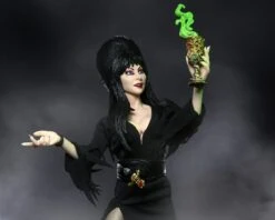 NECA Elvira, Mistress Of The Dark - Clothed Actionfigur -Angebote Figuren Store elvira6 scaled 1