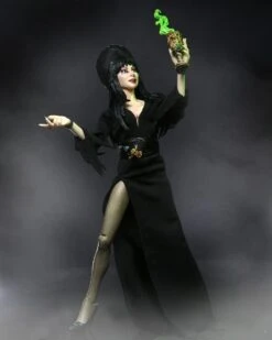 NECA Elvira, Mistress Of The Dark - Clothed Actionfigur -Angebote Figuren Store elvira7 scaled 1
