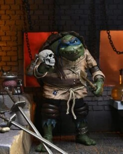 NECA Universal Monsters X TMNT - Ultimate Leonardo Als The Hunchback Figur -Angebote Figuren Store leo14 scaled 1