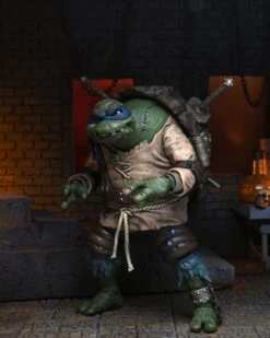 NECA Universal Monsters X TMNT - Ultimate Leonardo Als The Hunchback Figur -Angebote Figuren Store leo4 scaled 1