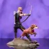 Diamond Select Marvel Gallery - Hawkeye Mit Lucky Dem Pizza-Dog - Statue