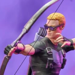 Diamond Select Marvel Gallery - Hawkeye Mit Lucky Dem Pizza-Dog - Statue -Angebote Figuren Store marvel hawkeye gallery 07 18677.1628723307